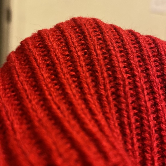 Cool grunge red sleeveless sweater - Picture 3 of 3